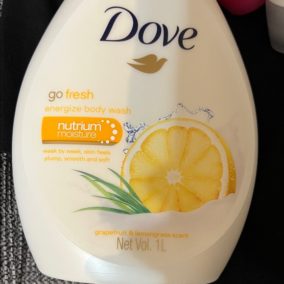 Dove Go Fresh Energize Body Wash - White and Yellow - Picture 2 of 4